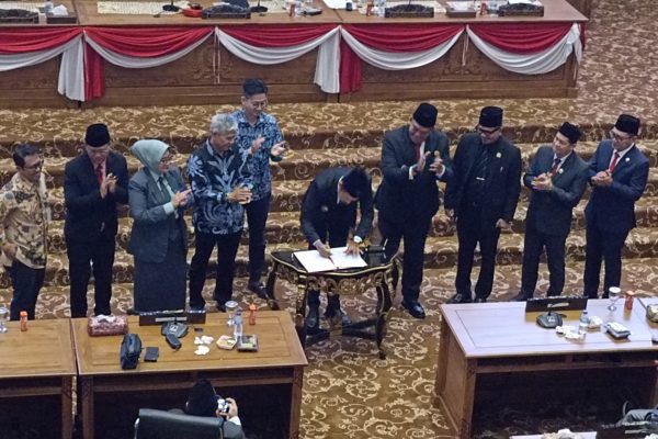 Kantor di Km 10 Seluas 9 Hektare Status Hak Milik Diumumkan Bupati PALI, Asgianto ST Seraterma Aset Dari PT MHP Kepada Pemda PALI